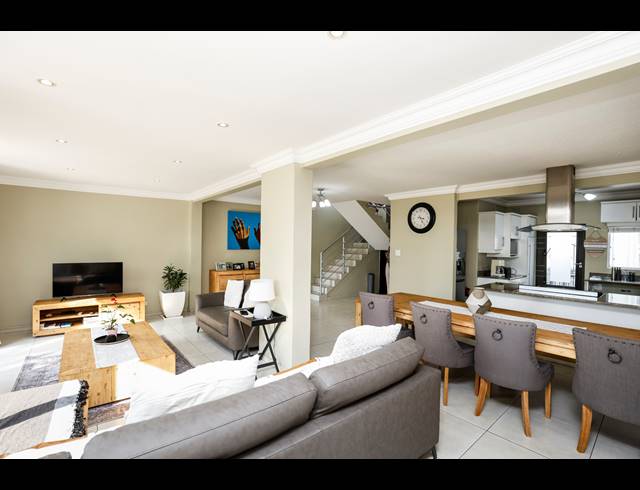 3 BEDROOM HOUSE FOR SALE IN SUNNINGDALE